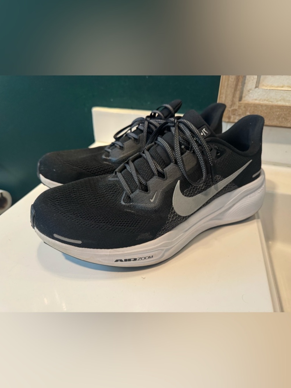 Nike Pegasus 41 Black Running Shoes with White Swoosh - Size 13.5/12.